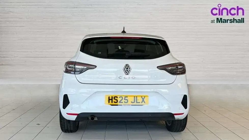 Used Renault Clio V Evolution 90 HP (66 kW) 2025 White Hatchback