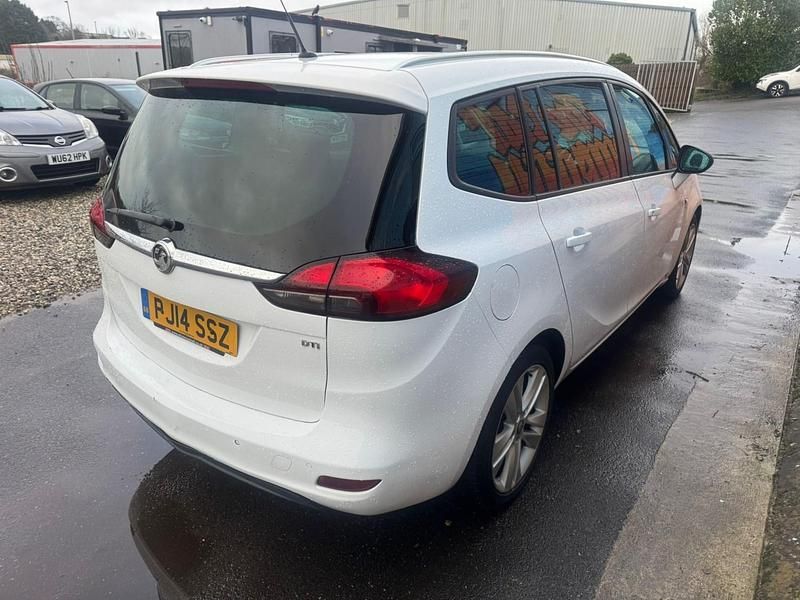 Used Vauxhall Zafira SRi 130 HP (95 kW) 2014 White MPV
