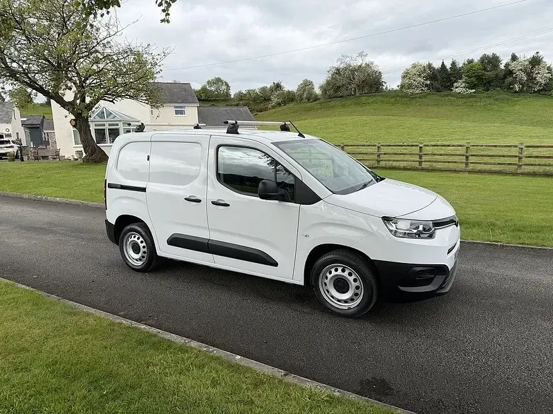 Used Toyota Proace Active 100 HP (73 kW) 2023 White MPV