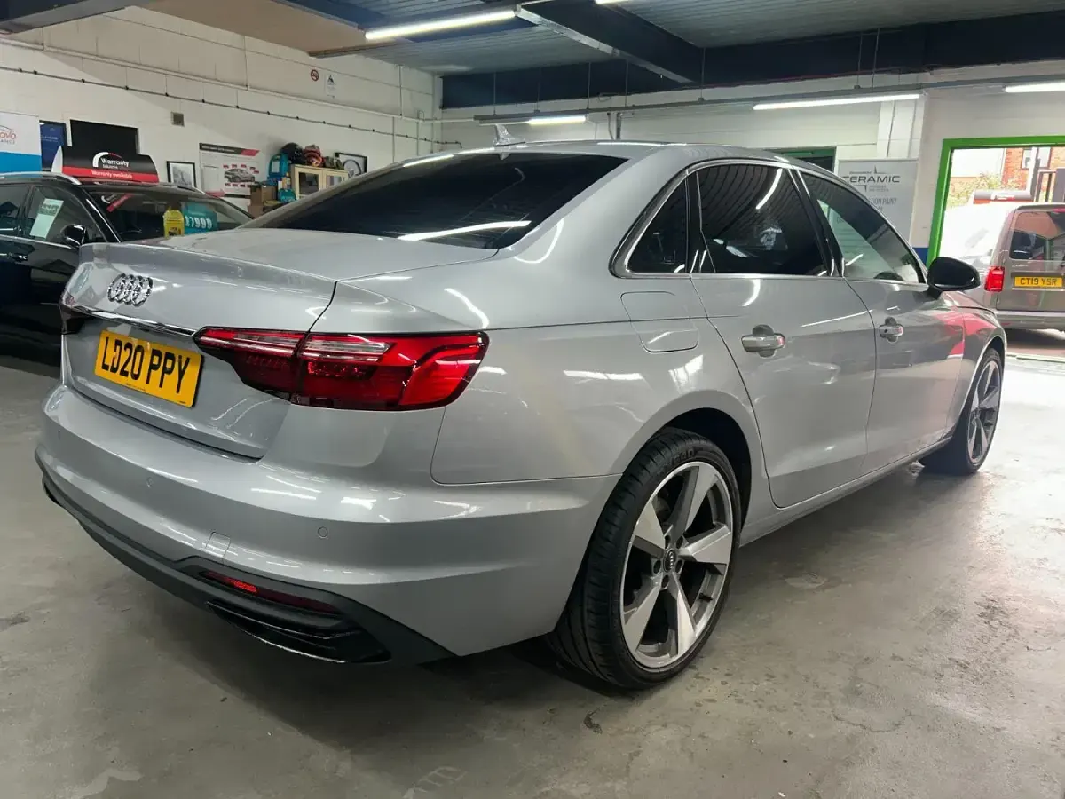 Used Audi A4 Comfort 163 HP (119 kW) 2020 Silver Sedan