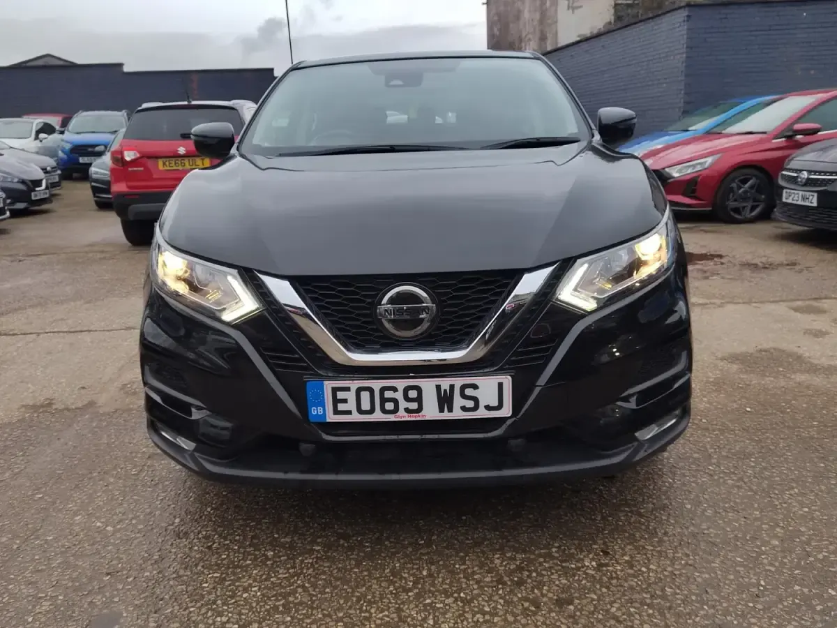 Used Nissan Qashqai Acenta Premium 160 HP (117 kW) 2019 Black SUV