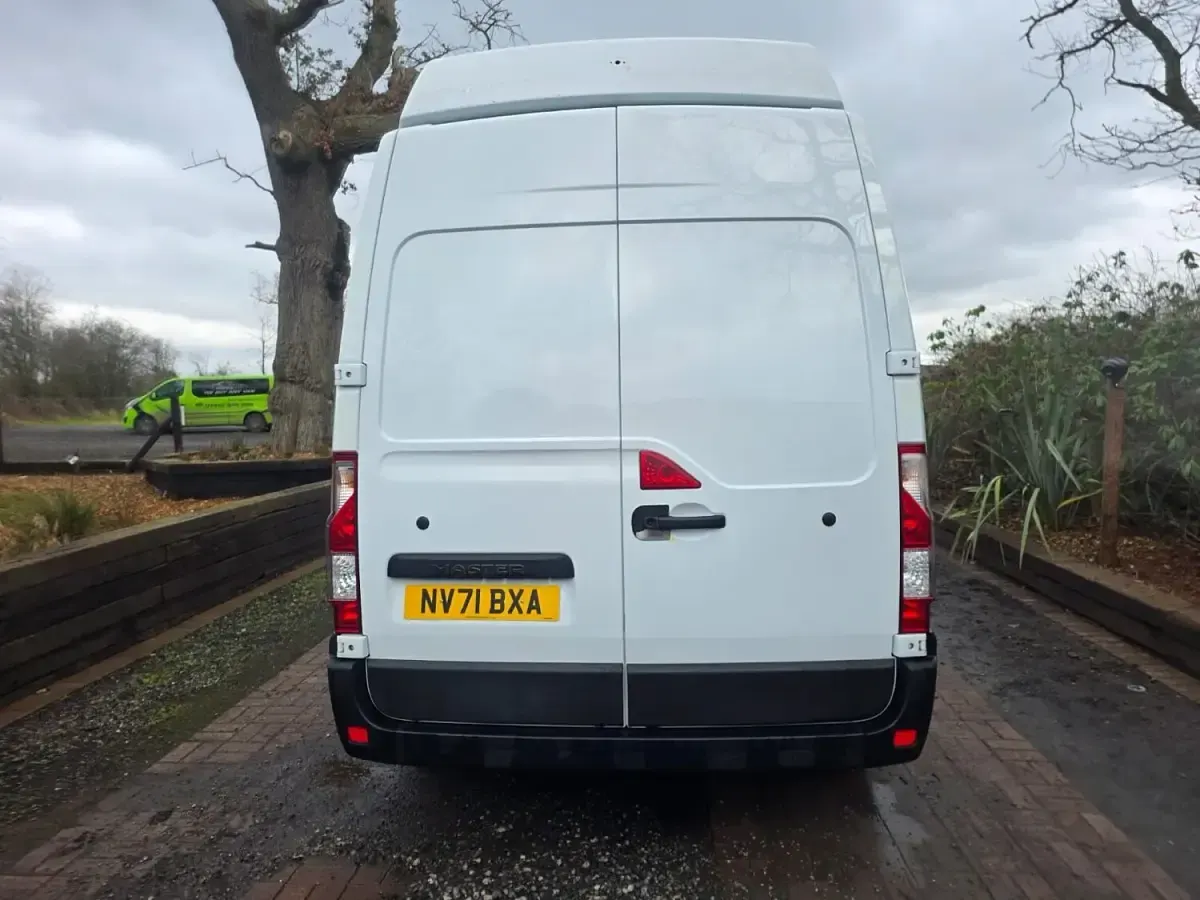 Used Renault Master Business 150 HP (110 kW) 2021 White MPV