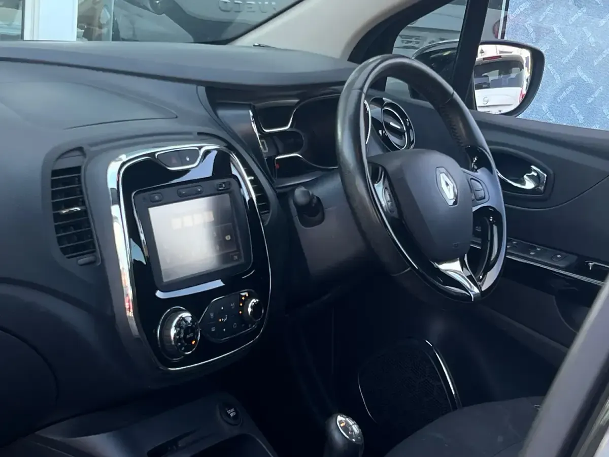Used Renault Captur Dynamique 2016 Black SUV