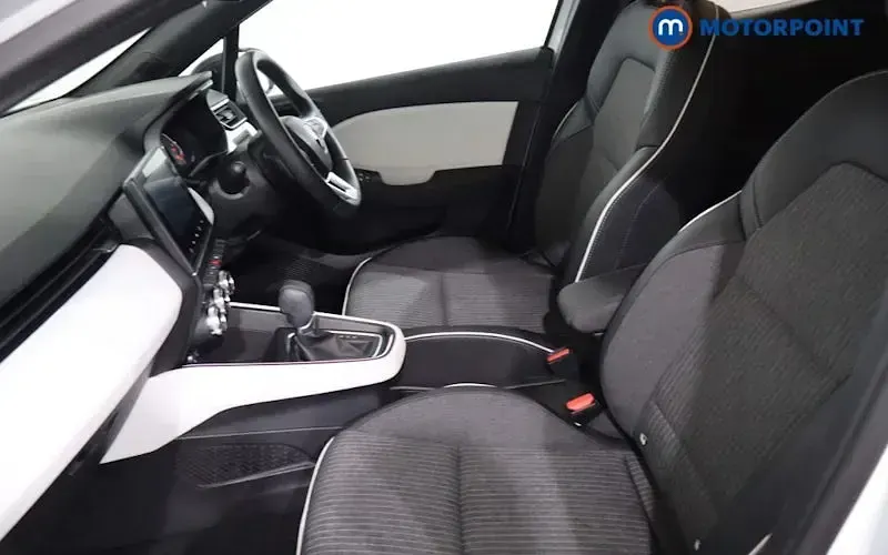 Used Renault Clio Techno 145 HP (106 kW) 2023 White Hatchback