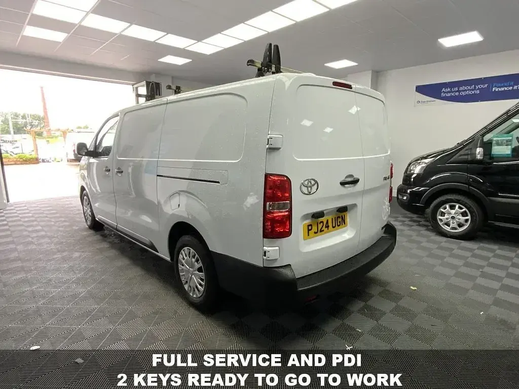 Used Toyota Proace 145 HP (106 kW) 2024 White MPV