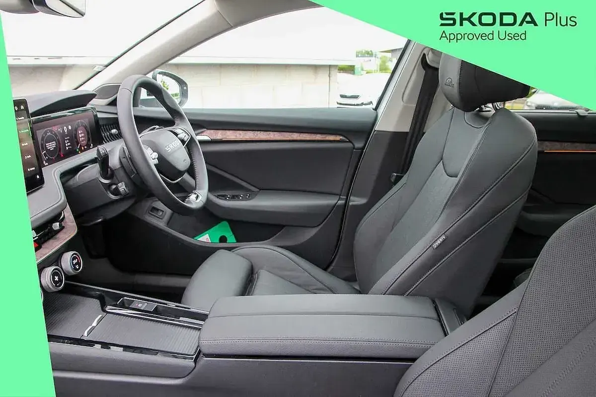 Used Skoda Superb LAURIN & KLEMENT 261 HP (191 kW) 2026 White Estate