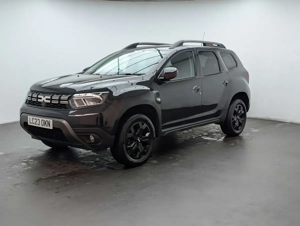 Used Dacia Duster Extreme 90 HP (66 kW) 2023 Black SUV