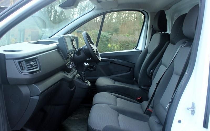 Used Renault Trafic Business 131 HP (96 kW) 2022 White MPV