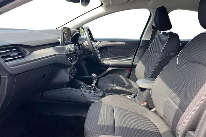 Used Ford Focus Titanium 125 HP (91 kW) 2019 Chrome blue Hatchback