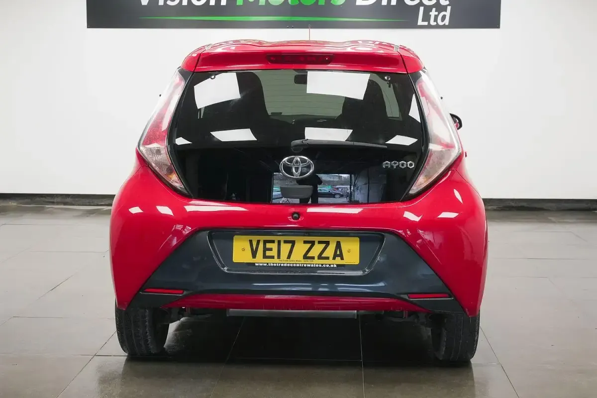 Used Toyota Aygo x-style 69 HP (50 kW) 2017 Red Hatchback