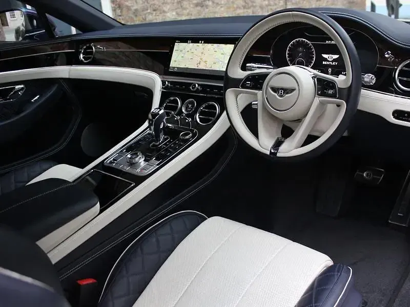 Begagnad Bentley Continental 2018 Peacock Sportkupé