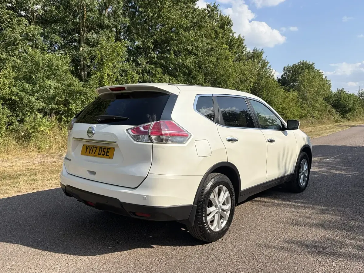 Used Nissan X-Trail Acenta 163 HP (119 kW) 2017 White SUV