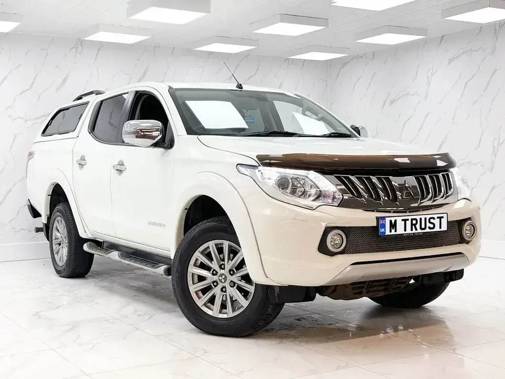 Used Mitsubishi L200 2016 White Pickup