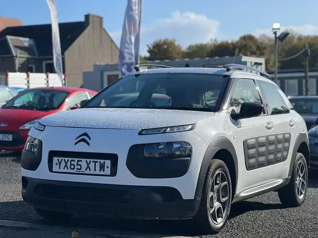 Usado Citroën C4 Cactus Feel 98 HP (72 kW) 2015 Branco Citadino