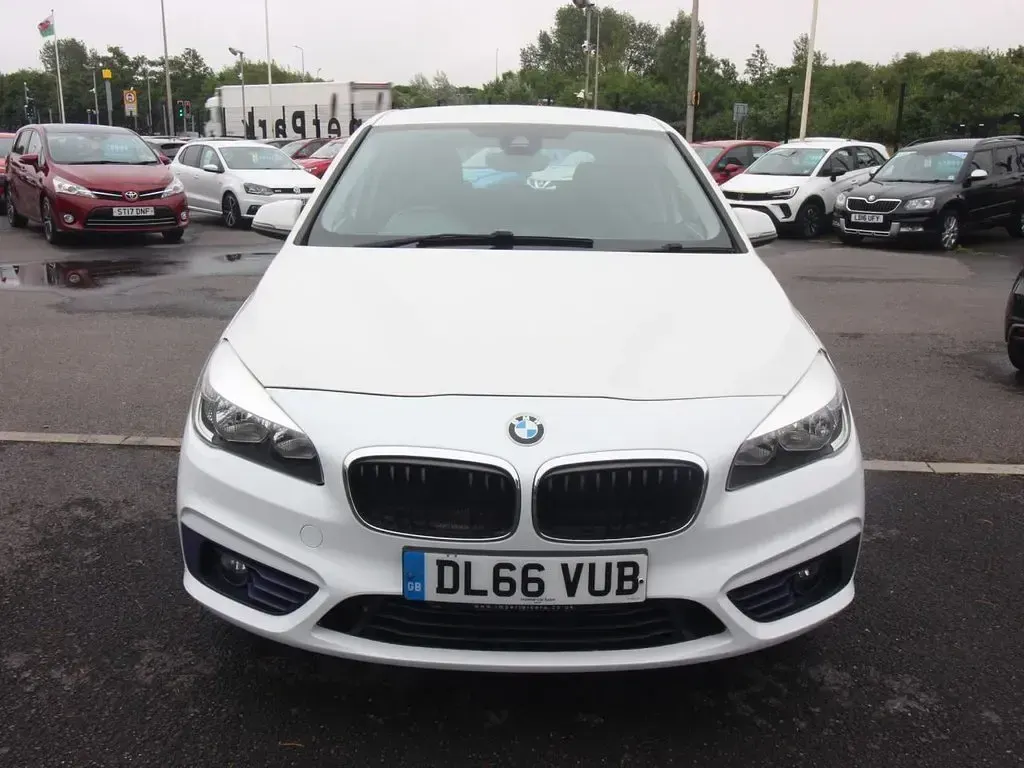 Used BMW 218 Sport Line 2016 White Hatchback