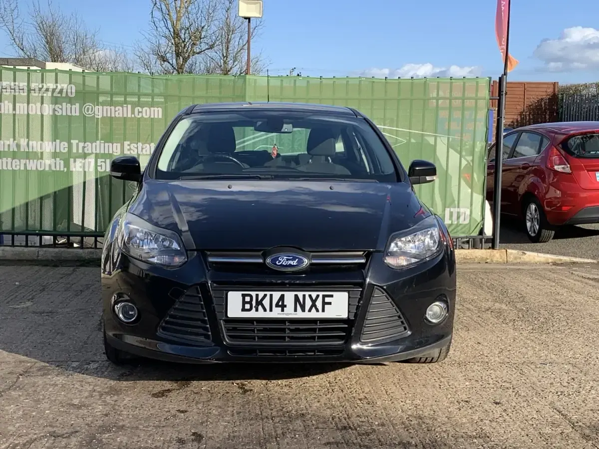 Begagnad Ford Focus Titanium 2014 Svart Halvkombi