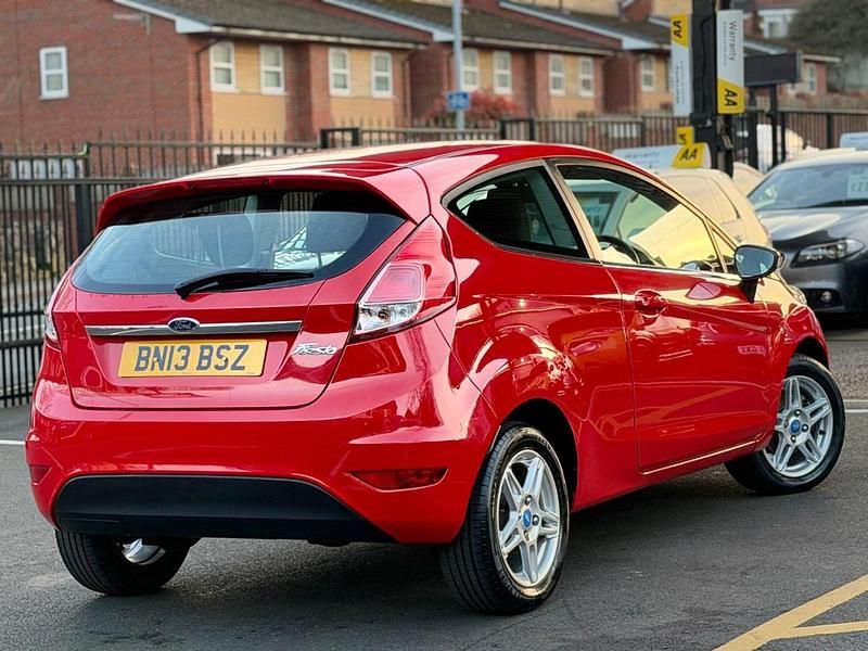 Used Ford Fiesta Zetec 2013 Red Hatchback