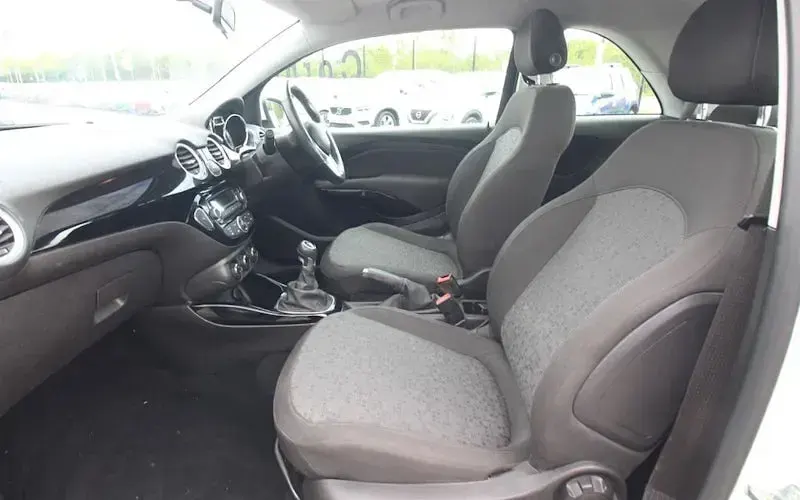 Used Vauxhall Adam Glam 87 HP (63 kW) 2018 White Hatchback