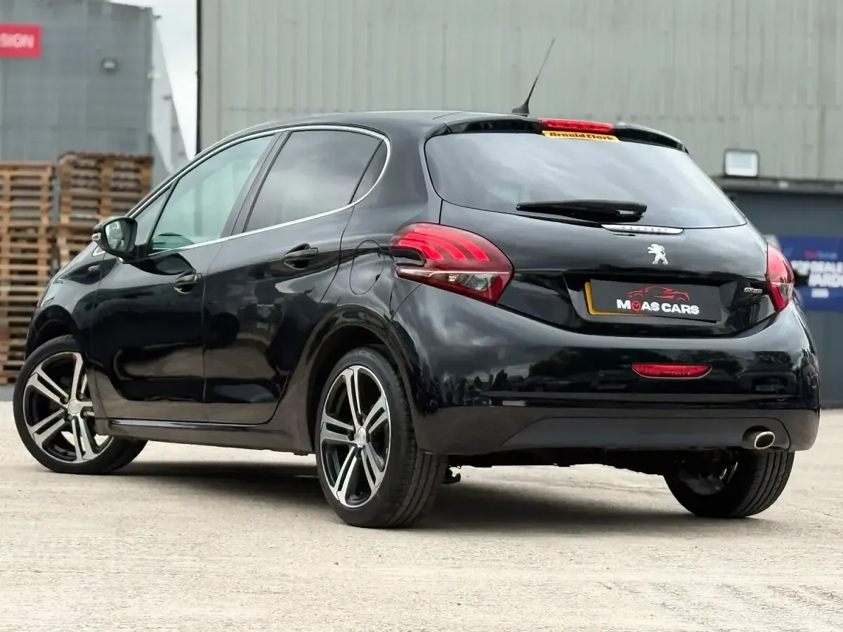 Used Peugeot 208 GT-line 110 HP (80 kW) 2019 Black Hatchback