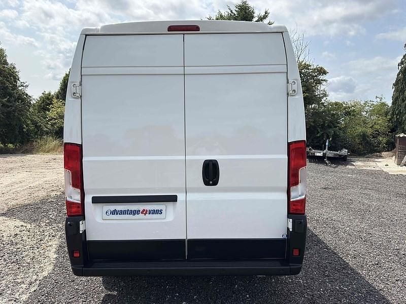 Used Citroën Relay 140 HP (102 kW) 2020 White Van