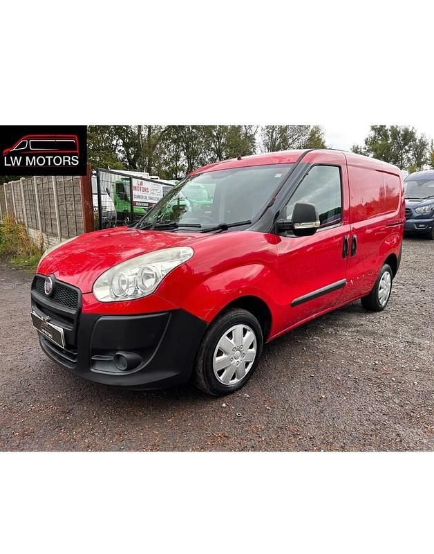 Used Fiat Doblò 2013 Red MPV