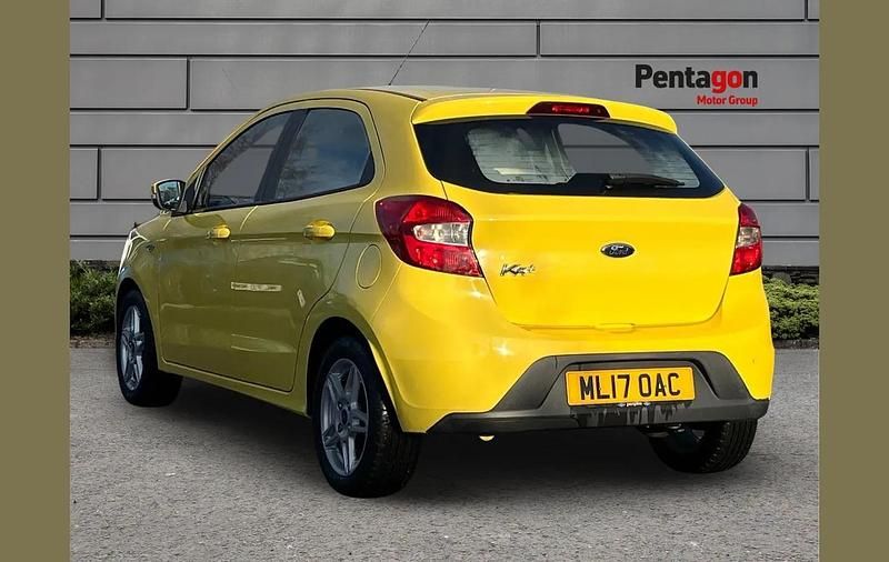 Used Ford Ka Plus Zetec 68 HP (50 kW) 2017 Yellow Hatchback
