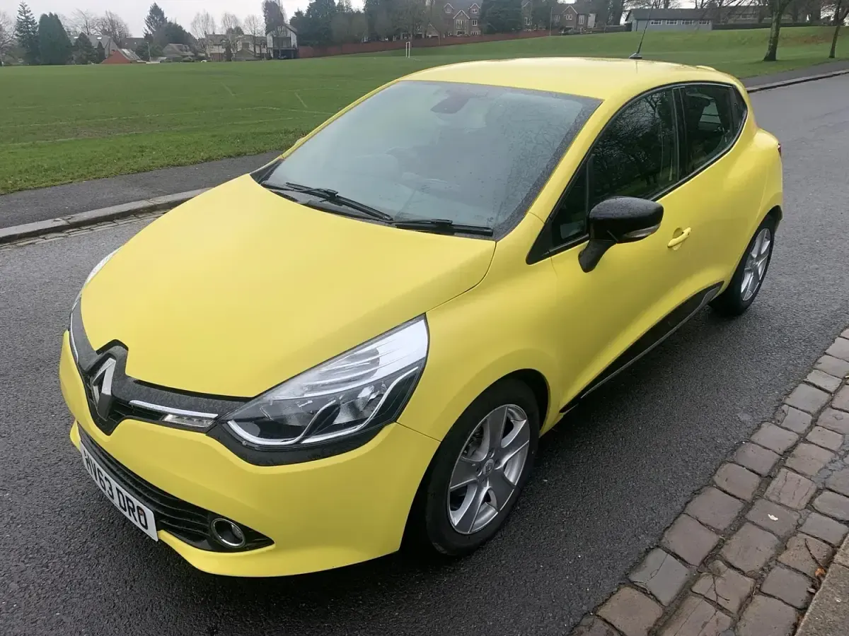 Used Renault Clio Dynamique 75 HP (55 kW) 2013 Yellow Hatchback
