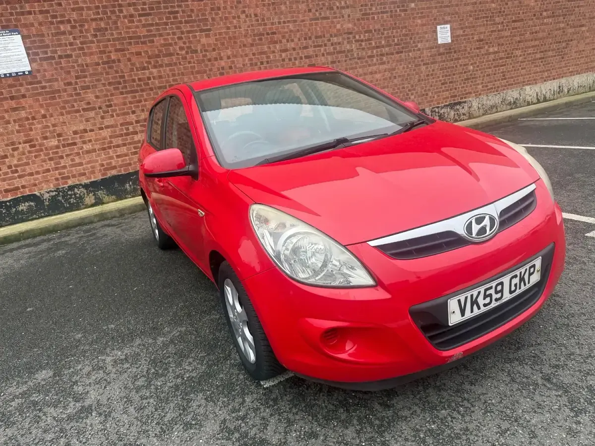 Used Hyundai i20 Comfort 101 HP (74 kW) 2009 Red Hatchback