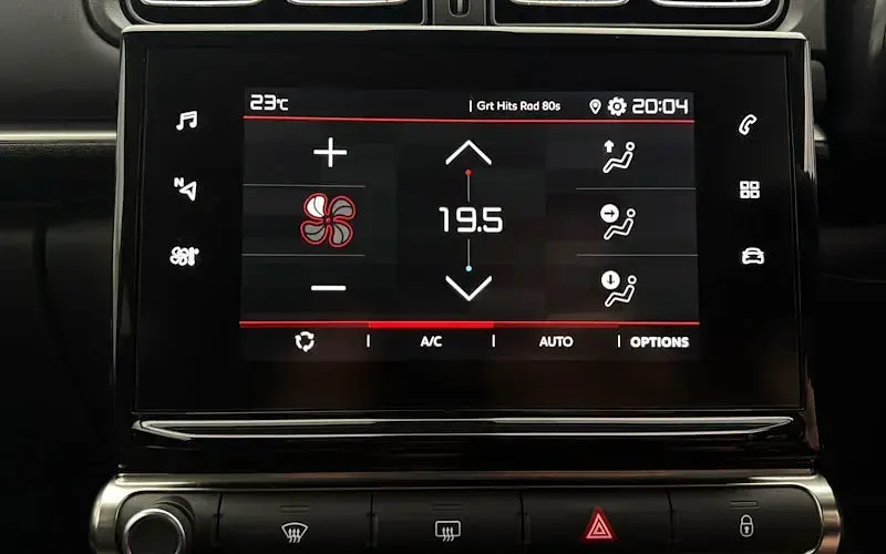 Used Citroën C3 PureTech 83 HP (61 kW) 2023 Beige Hatchback