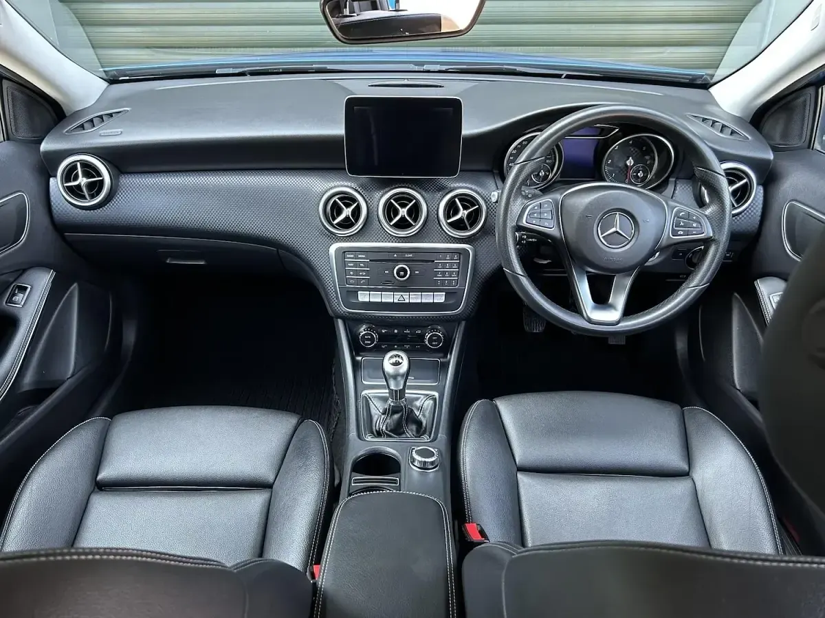 Used Mercedes A180 Executive 109 HP (80 kW) 2016 Blue Hatchback