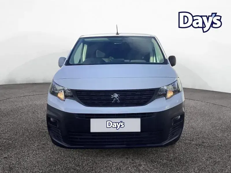 Second-hand Peugeot Partner 110 CP (80 kW) 2020 Alb Monovolum