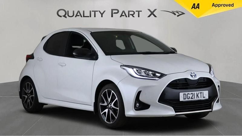 White Used 2021 Toyota Yaris Hybrid Hatchback | £15,100 (Fair price) - Image 1/4