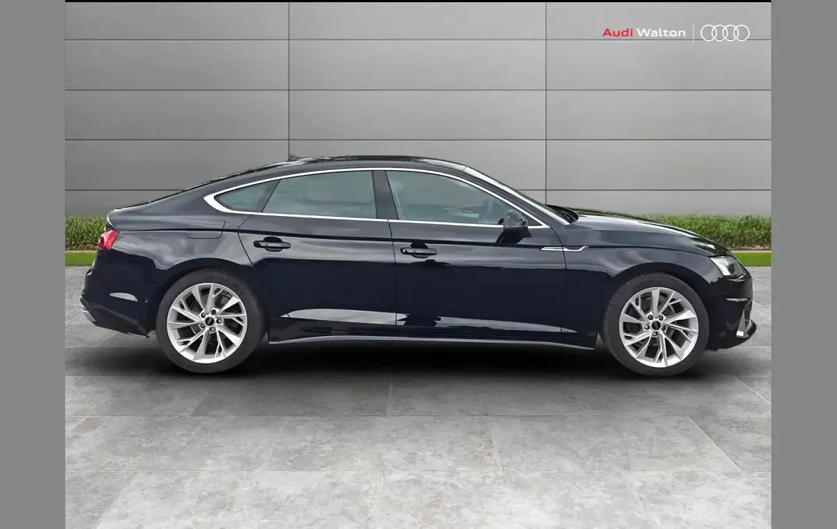 Usado Audi A5 Sport 147 CV (108 kW) 2024 Negro Utilitario