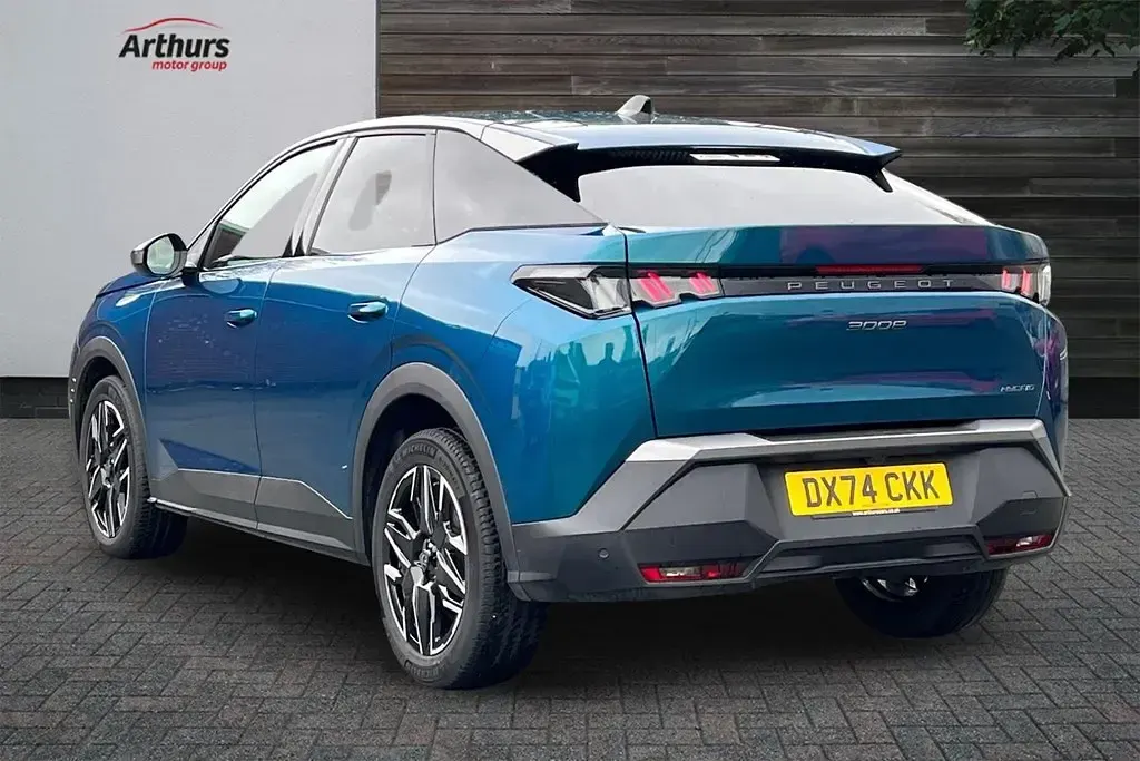 Second-hand Peugeot 3008 Allure 134 CP (98 kW) 2024 Albastru Hatchback