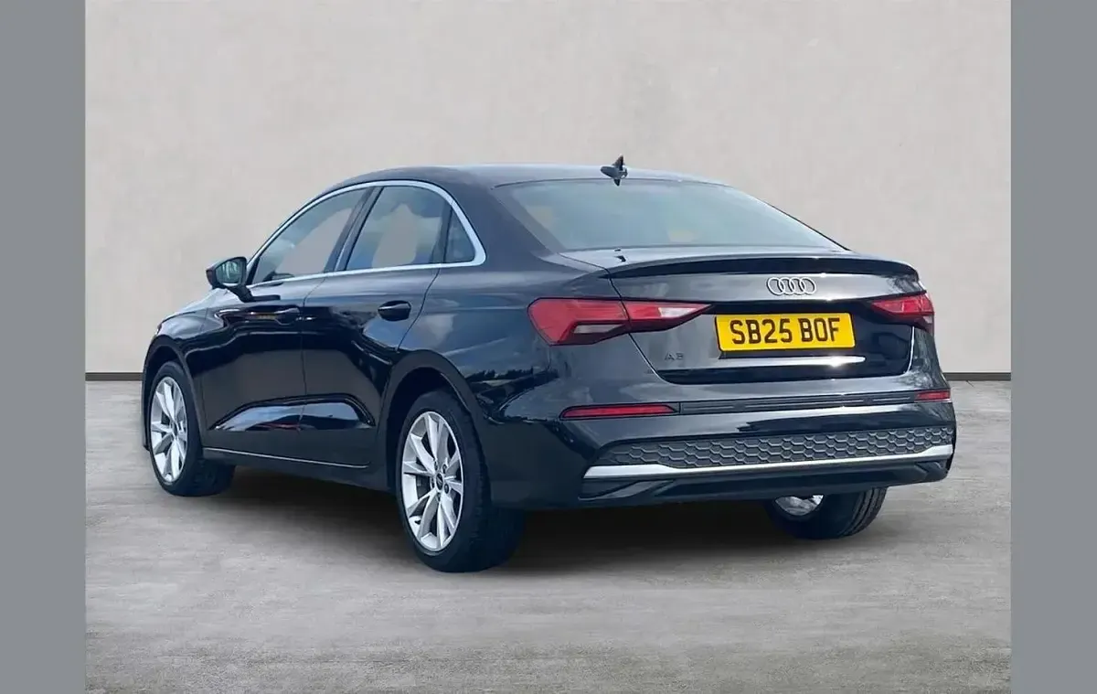 Usado Audi A3 Sport 116 CV (85 kW) 2025 Negro Berlina