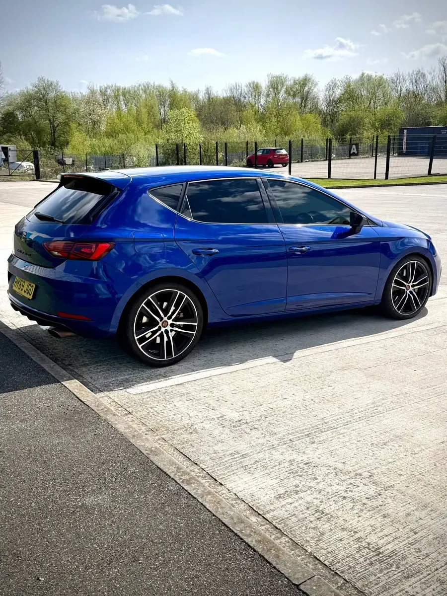 Used Seat Leon CUPRA 360 HP (264 kW) 2019 Blue Hatchback