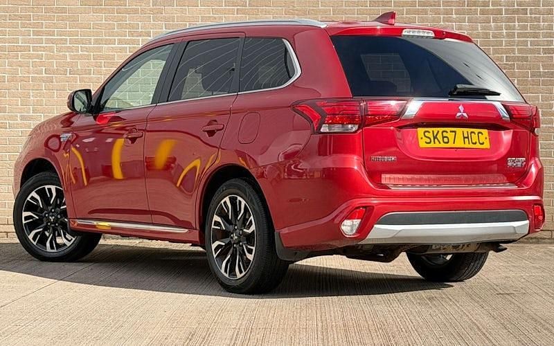Used Mitsubishi Outlander P-HEV 203 HP (149 kW) 2017 Red Estate