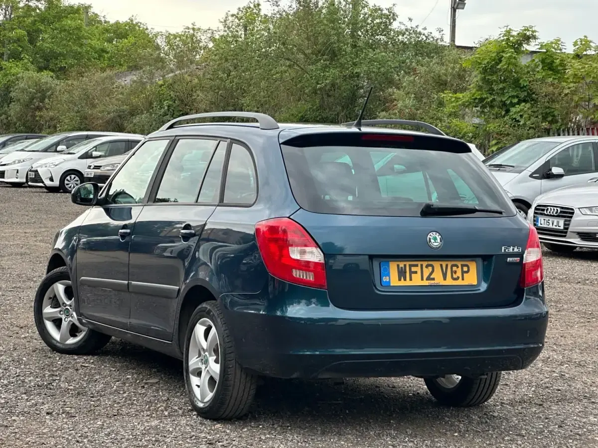 Begagnad Skoda Fabia SE 105 HK (77 kW) 2012 Blå Kombi