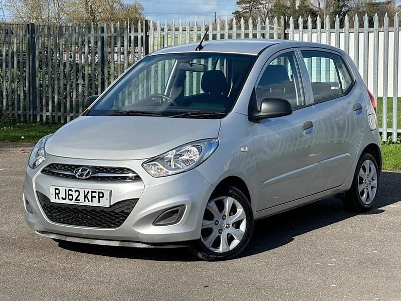 Used Hyundai i10 Classic 85 HP (62 kW) 2012 Silver Hatchback
