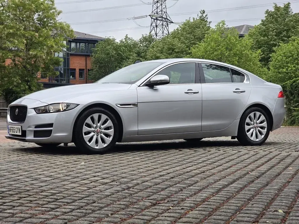 Used Jaguar XE Prestige 180 HP (132 kW) 2015 Silver Sedan
