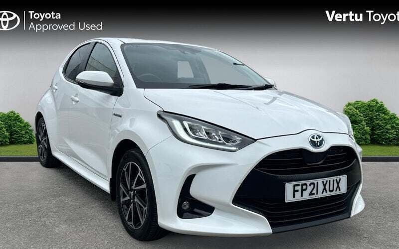Used 2025 Toyota Yaris Hybrid Design Hatchback | £15,290 (Super price) - Image 1/4