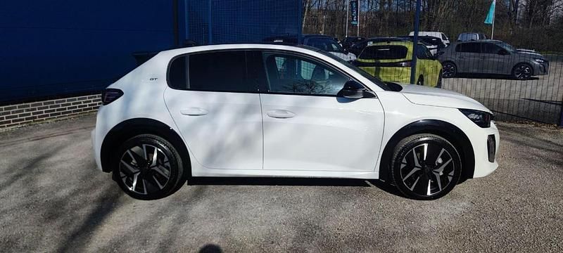 Used Peugeot 208 GT 134 HP (98 kW) 2025 White Hatchback