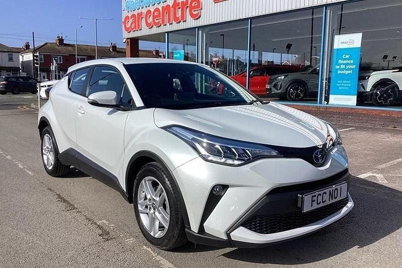 Used Toyota C-HR 122 HP (89 kW) 2023 White SUV