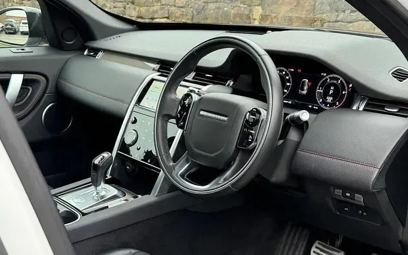 Used Land Rover Discovery Sport SE Dynamic 179 HP (131 kW) 2019 White SUV