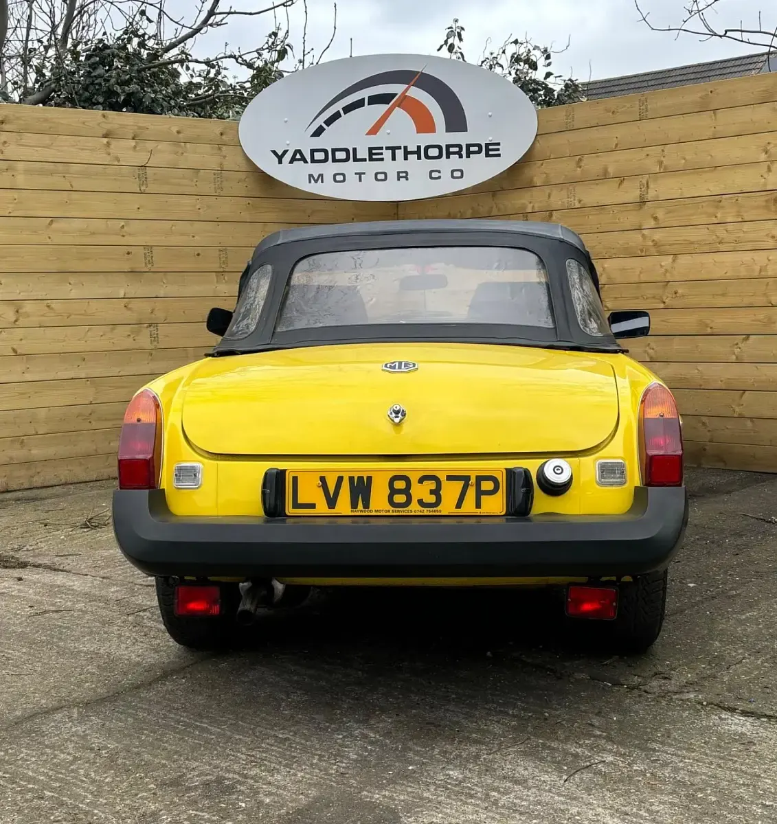 Used MG B 1975 Yellow Cabriolet