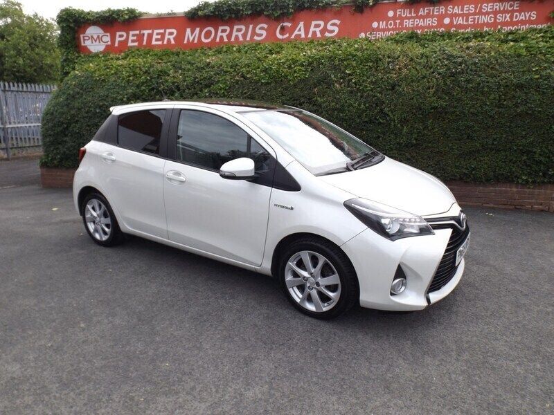 White Used 2015 Toyota Yaris Hybrid Sport Hatchback | £6,995 - Image 1/4