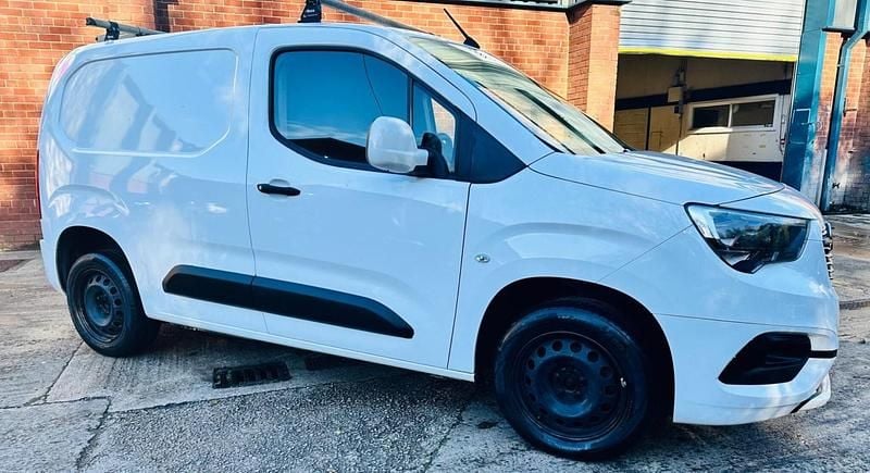 White Used 2021 Vauxhall Combo Sportive Van | £6,495 (Good price) - Image 1/4