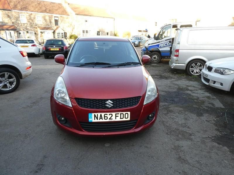 Used Suzuki Swift SZ4 94 HP (69 kW) 2012 Orange Hatchback