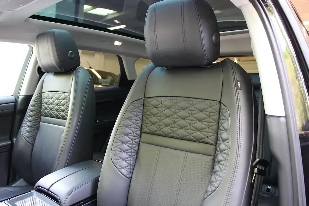 Used Land Rover Range Rover evoque HSE 250 HP (183 kW) 2019 Santorini black SUV