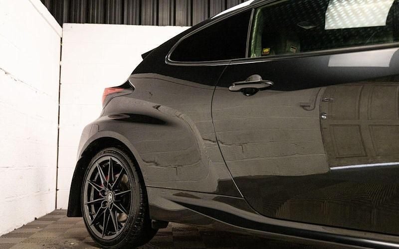 Usado Toyota Yaris 261 HP (191 kW) 2020 Preto Citadino